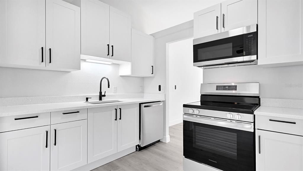 На продажу: $239,900 (2 спален, 1 ванн, 912 Квадратных фут)