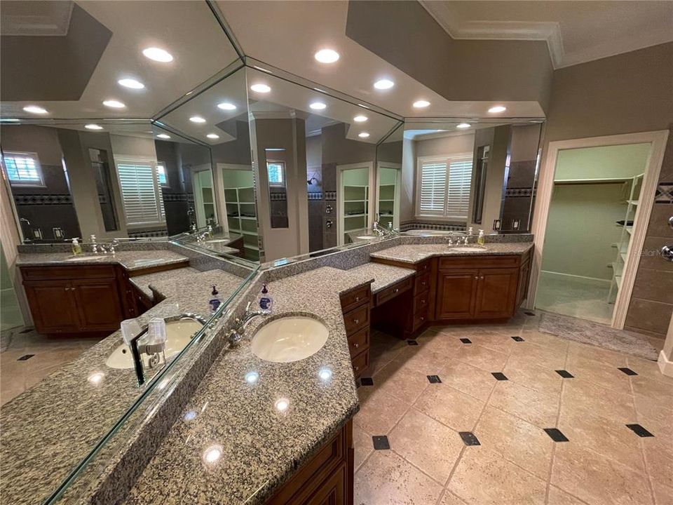 For Rent: $7,995 (4 beds, 3 baths, 3062 Square Feet)