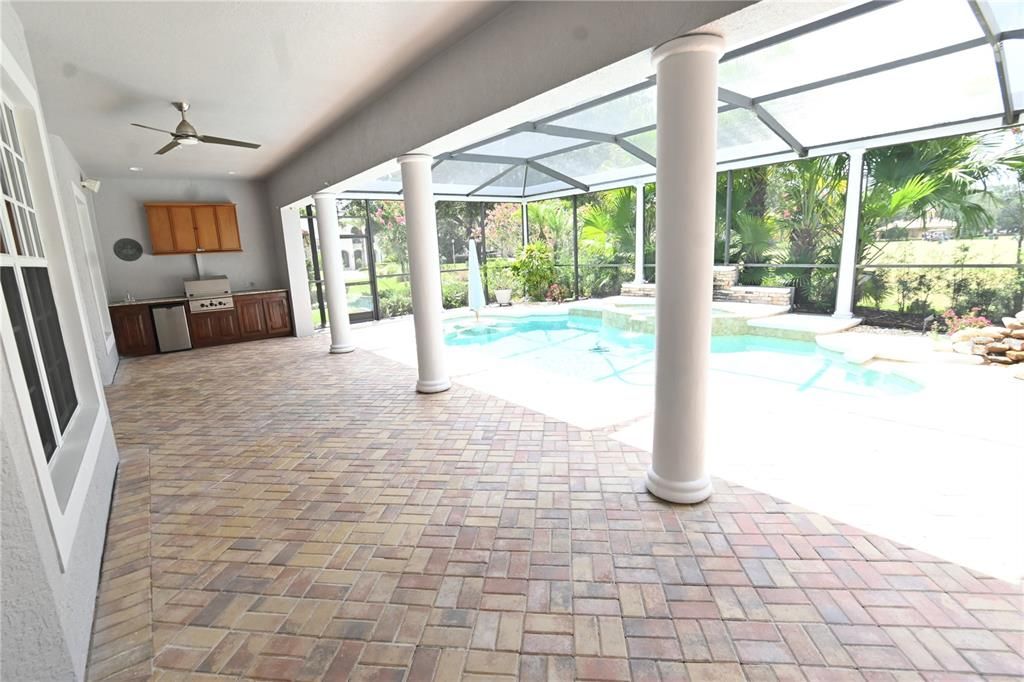 For Rent: $7,995 (4 beds, 3 baths, 3062 Square Feet)
