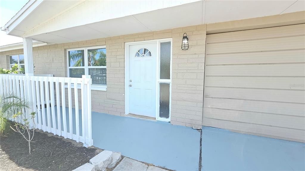 For Rent: $1,750 (2 beds, 1 baths, 806 Square Feet)