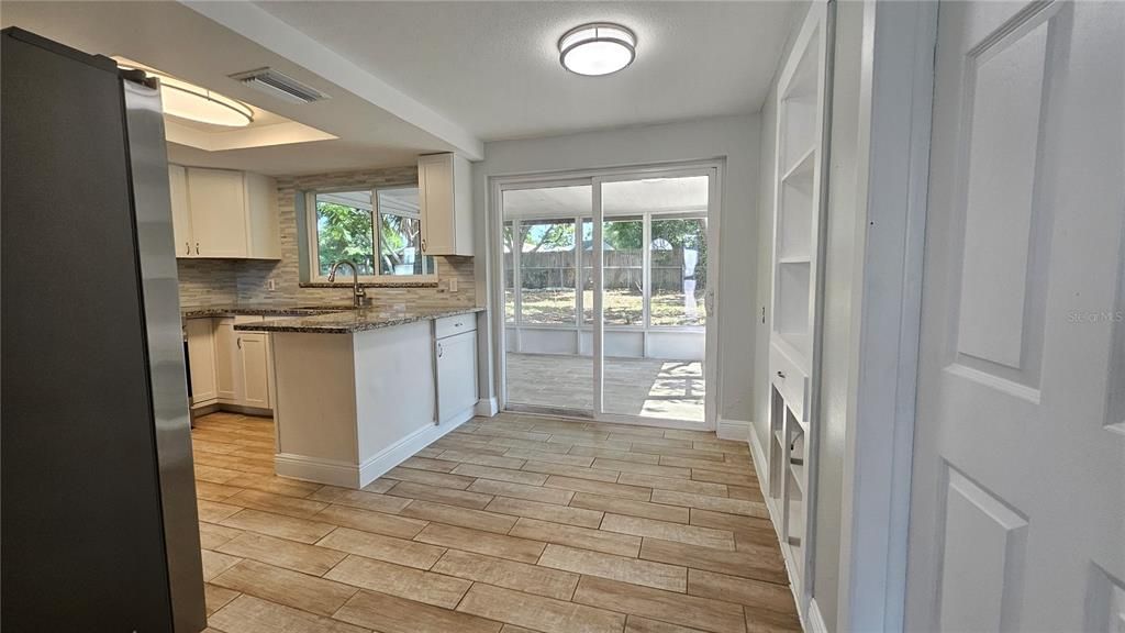 For Rent: $1,750 (2 beds, 1 baths, 806 Square Feet)
