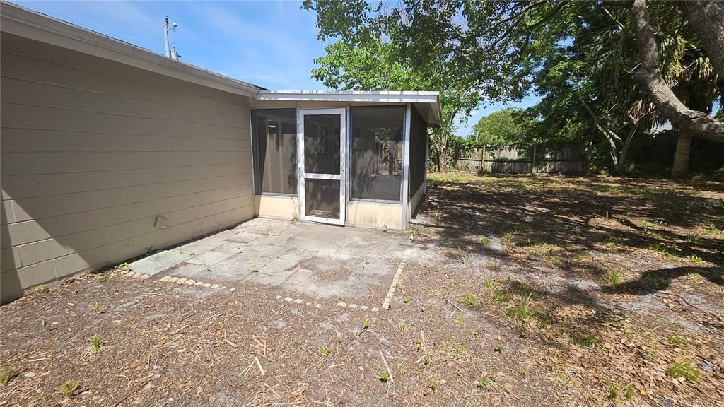 For Rent: $1,750 (2 beds, 1 baths, 806 Square Feet)