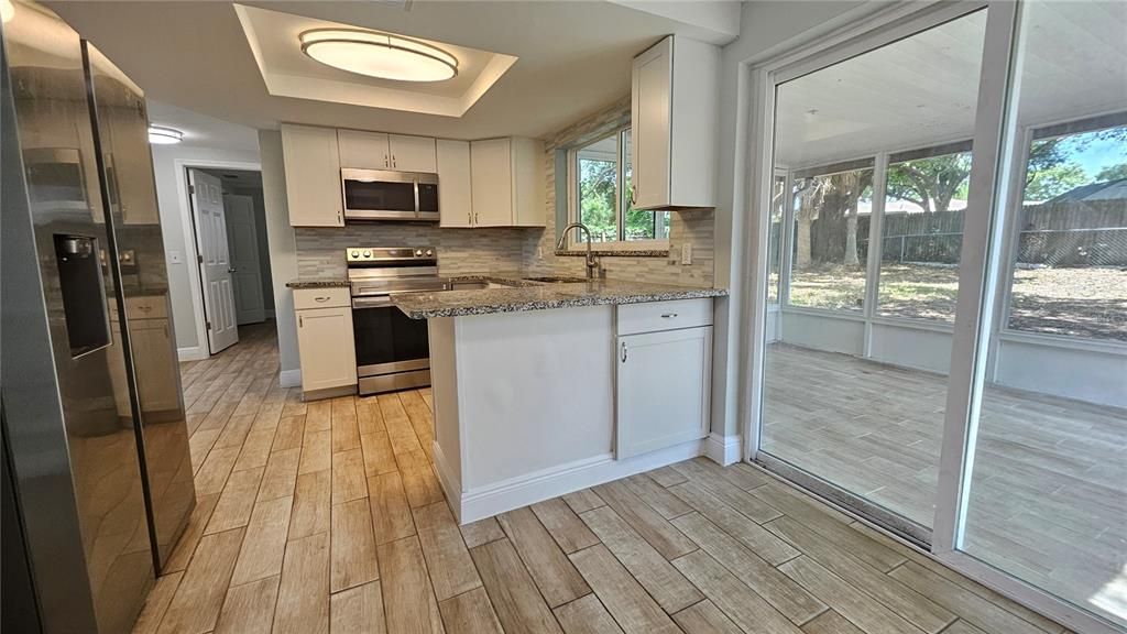 For Rent: $1,750 (2 beds, 1 baths, 806 Square Feet)