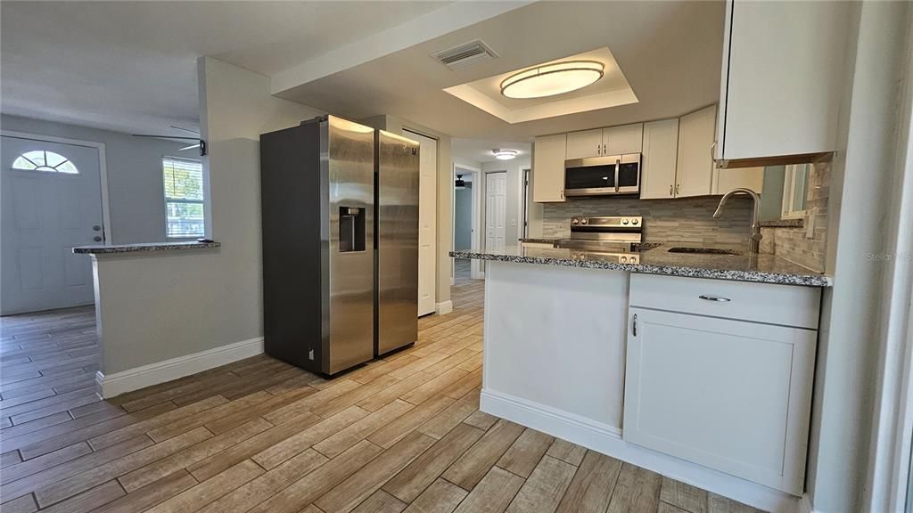 For Rent: $1,750 (2 beds, 1 baths, 806 Square Feet)