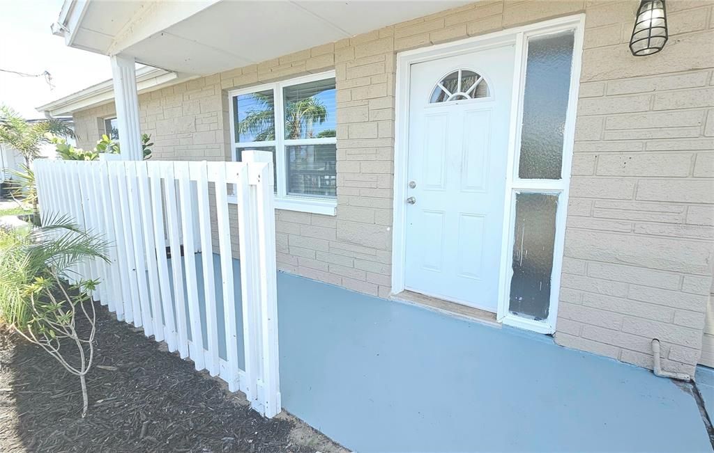 For Rent: $1,750 (2 beds, 1 baths, 806 Square Feet)