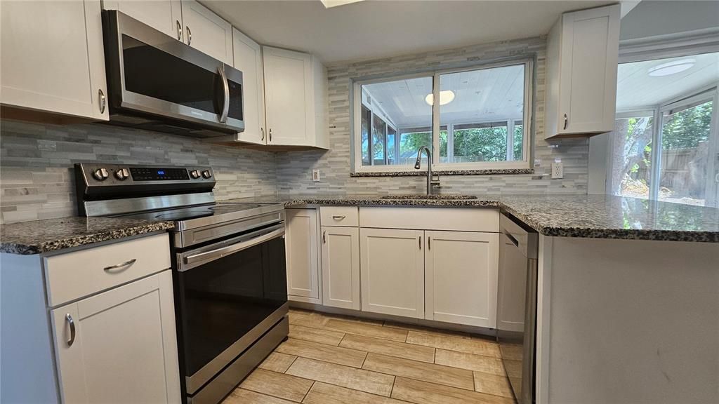 For Rent: $1,750 (2 beds, 1 baths, 806 Square Feet)