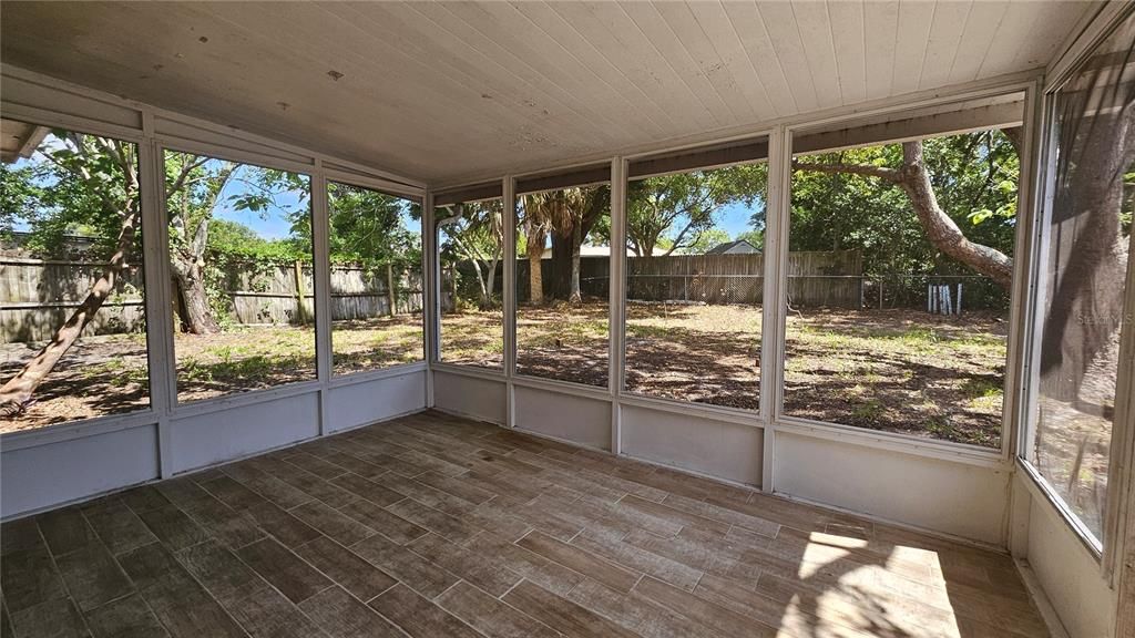 For Rent: $1,750 (2 beds, 1 baths, 806 Square Feet)