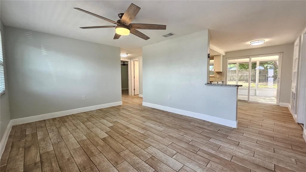 For Rent: $1,750 (2 beds, 1 baths, 806 Square Feet)