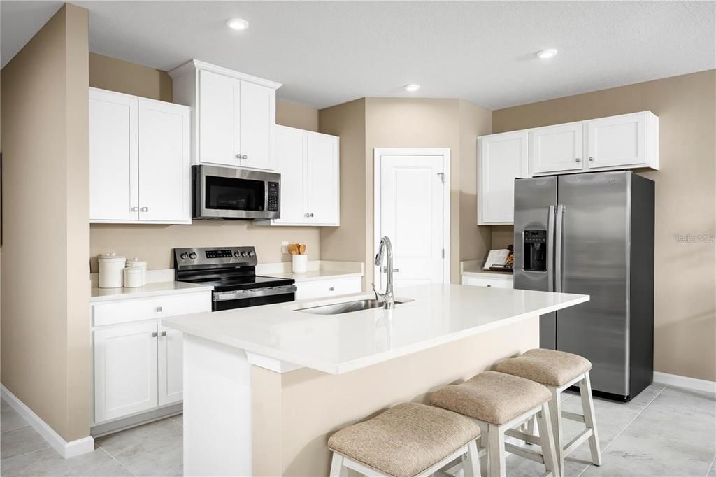 For Rent: $2,275 (4 beds, 2 baths, 1703 Square Feet)