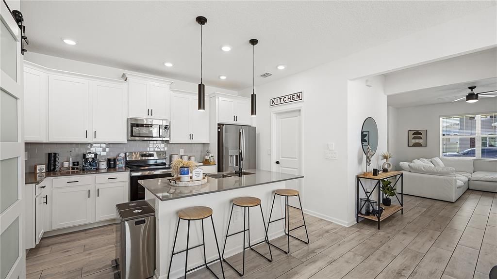 For Rent: $2,950 (3 beds, 2 baths, 1930 Square Feet)