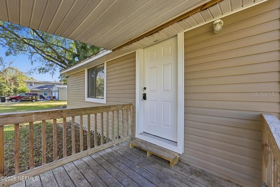 For Sale: $136,500 (3 beds, 1 baths, 937 Square Feet)