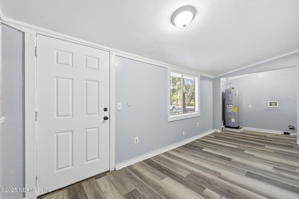 For Sale: $136,500 (3 beds, 1 baths, 937 Square Feet)