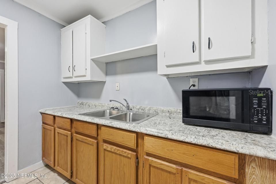 For Sale: $136,500 (3 beds, 1 baths, 937 Square Feet)