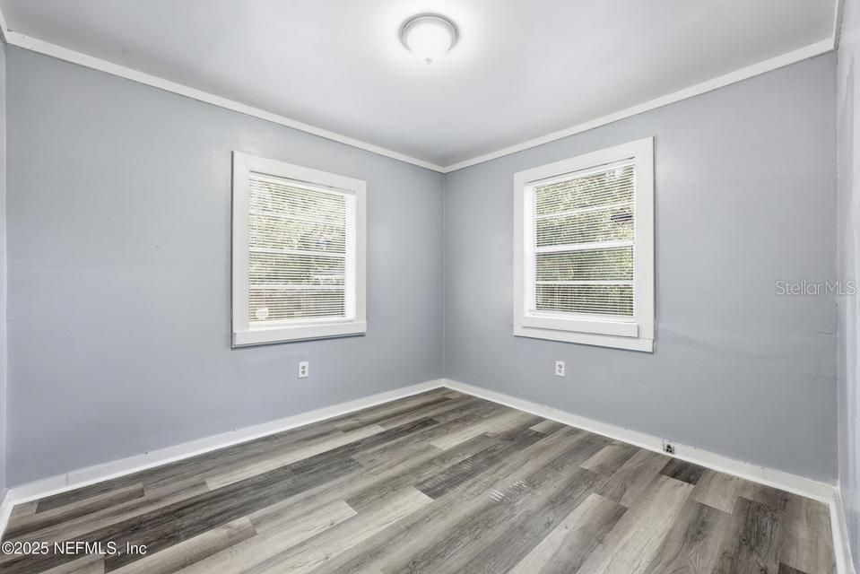 For Sale: $136,500 (3 beds, 1 baths, 937 Square Feet)