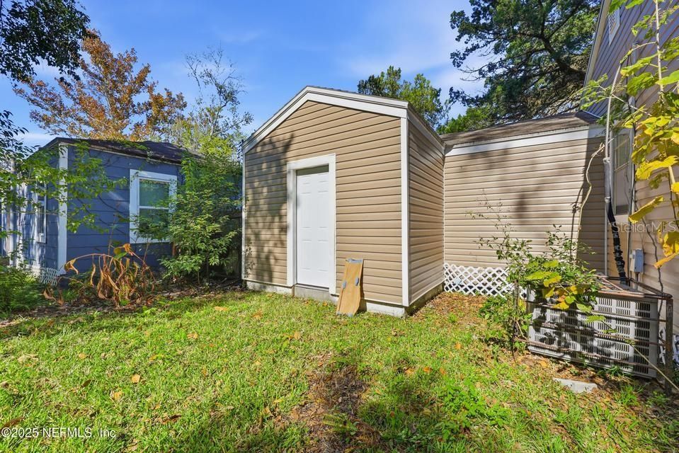 For Sale: $136,500 (3 beds, 1 baths, 937 Square Feet)