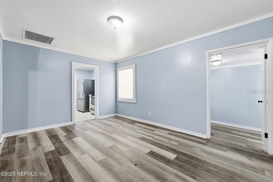 For Sale: $136,500 (3 beds, 1 baths, 937 Square Feet)