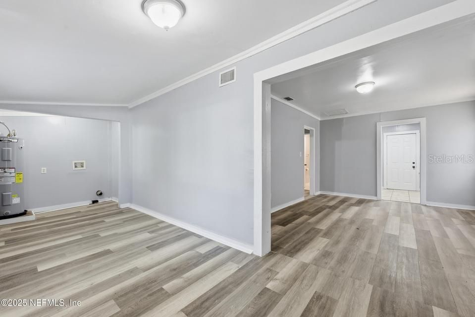 For Sale: $136,500 (3 beds, 1 baths, 937 Square Feet)