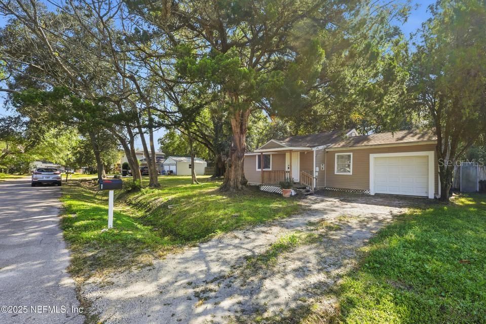 For Sale: $136,500 (3 beds, 1 baths, 937 Square Feet)