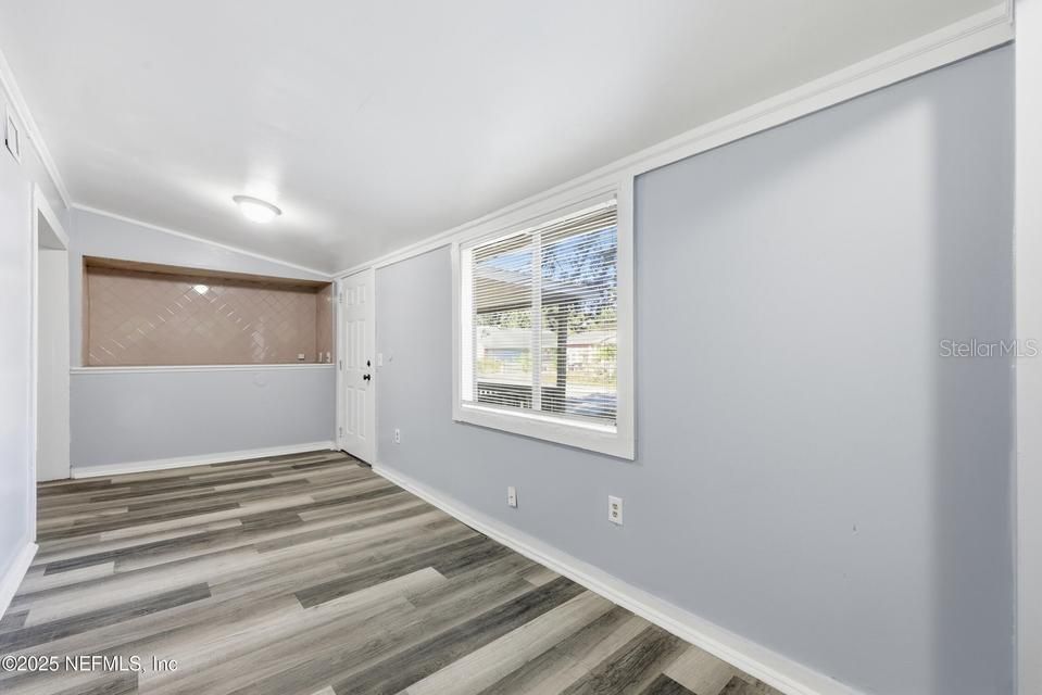 For Sale: $136,500 (3 beds, 1 baths, 937 Square Feet)