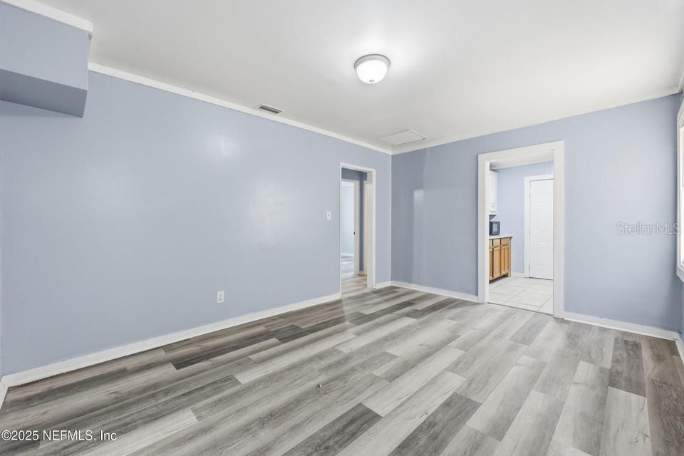 For Sale: $136,500 (3 beds, 1 baths, 937 Square Feet)