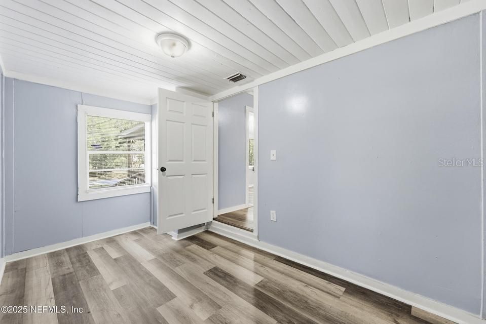 For Sale: $136,500 (3 beds, 1 baths, 937 Square Feet)