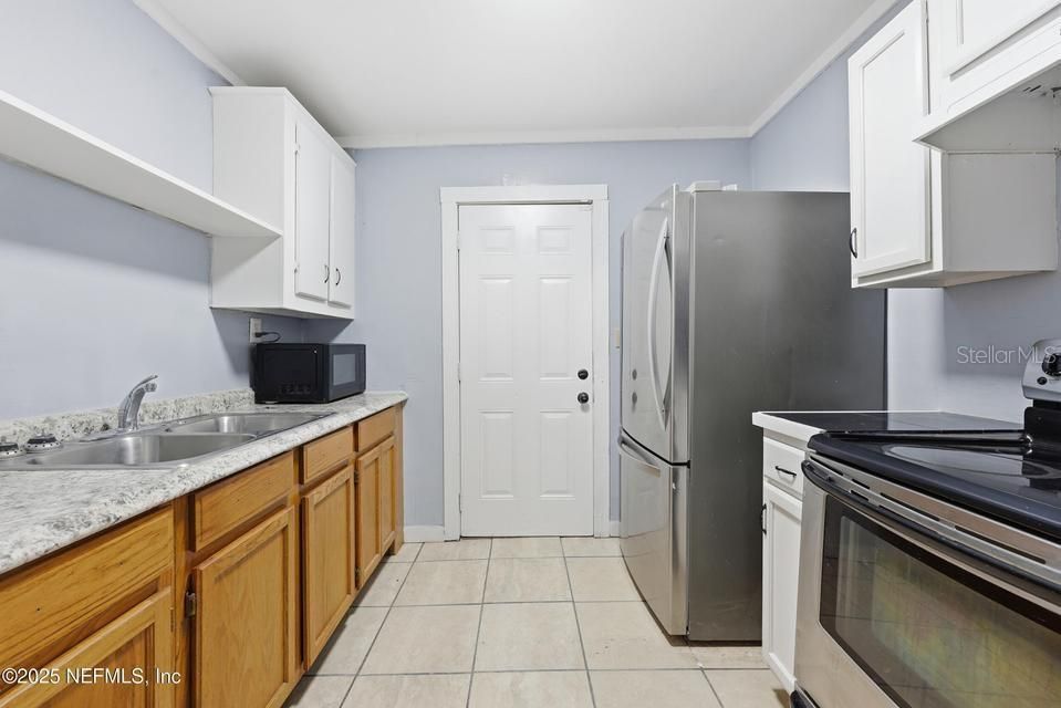 For Sale: $136,500 (3 beds, 1 baths, 937 Square Feet)