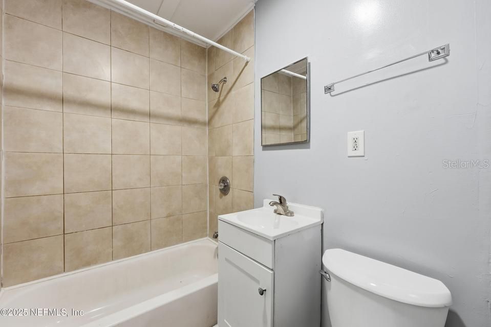 For Sale: $136,500 (3 beds, 1 baths, 937 Square Feet)