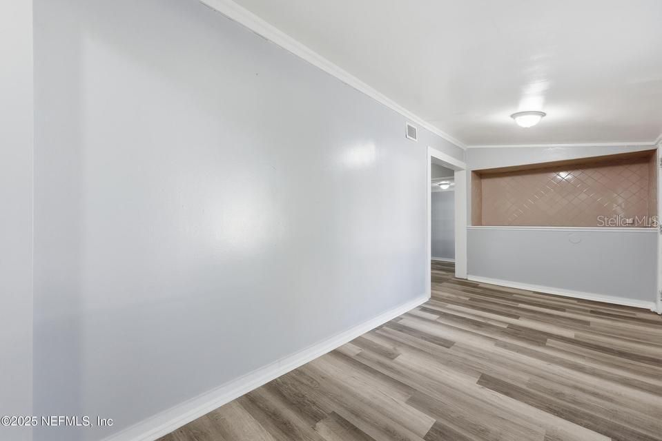 For Sale: $136,500 (3 beds, 1 baths, 937 Square Feet)