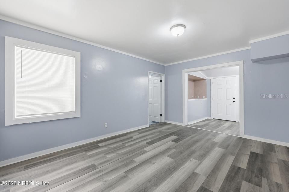 For Sale: $136,500 (3 beds, 1 baths, 937 Square Feet)