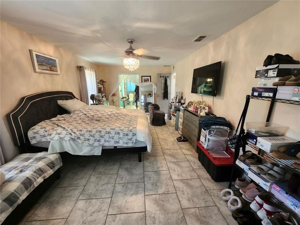 For Sale: $399,900 (3 beds, 2 baths, 1702 Square Feet)