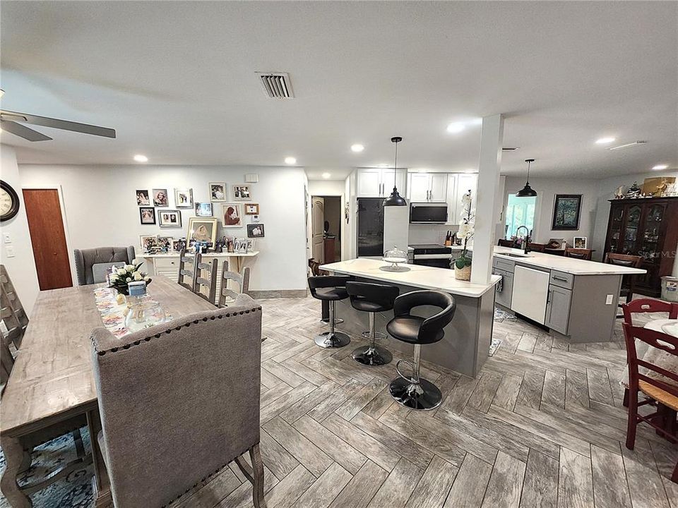 For Sale: $399,900 (3 beds, 2 baths, 1702 Square Feet)