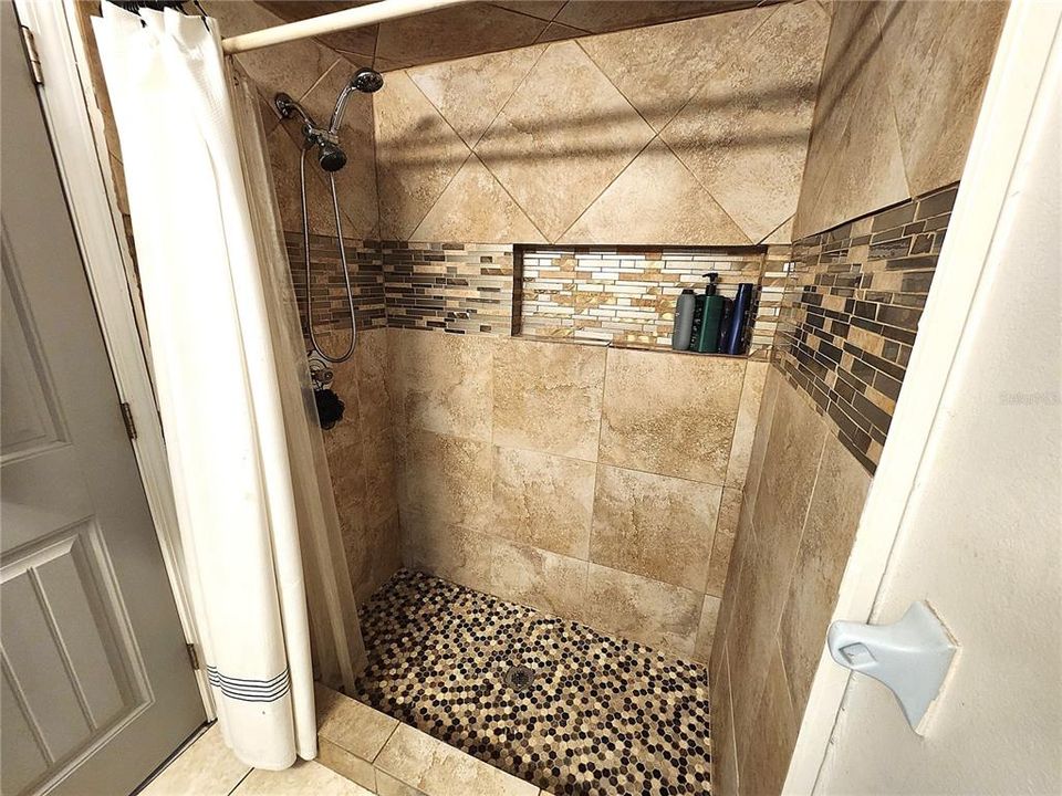 For Sale: $399,900 (3 beds, 2 baths, 1702 Square Feet)
