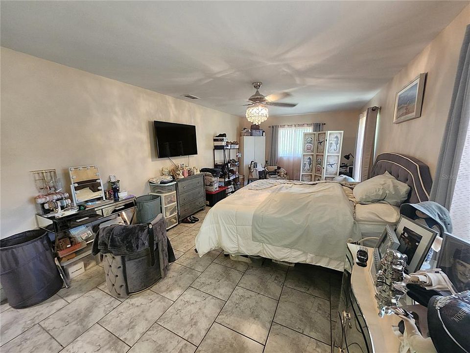 For Sale: $399,900 (3 beds, 2 baths, 1702 Square Feet)