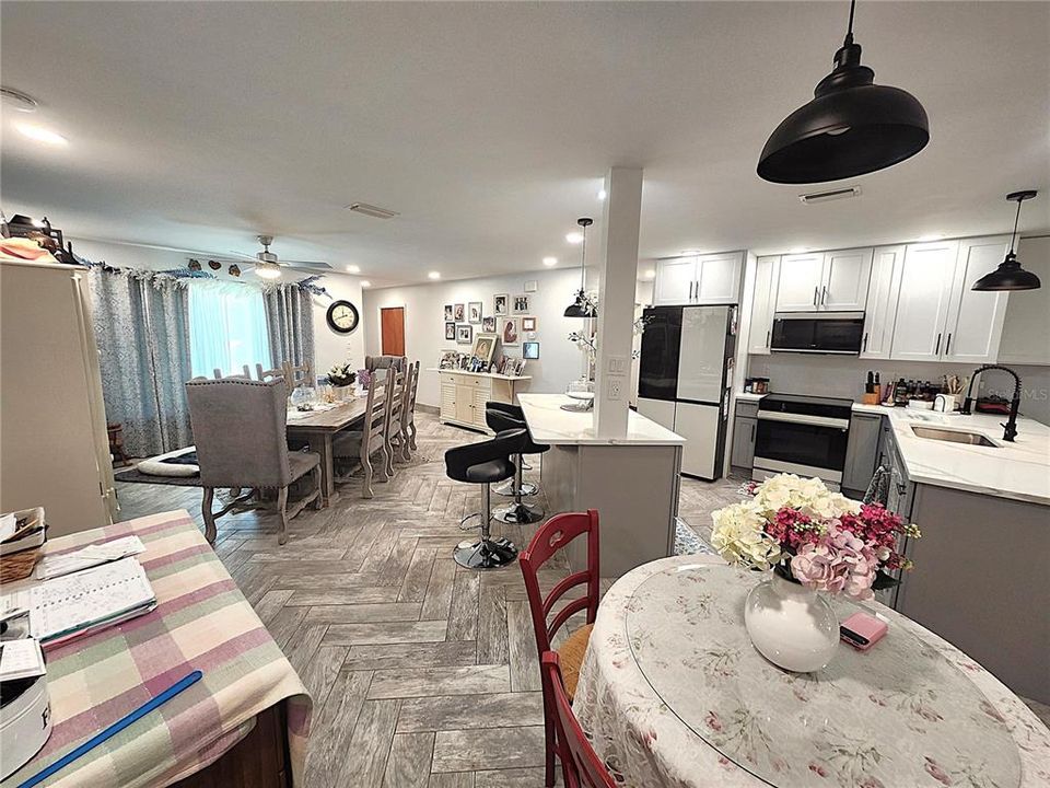 For Sale: $399,900 (3 beds, 2 baths, 1702 Square Feet)