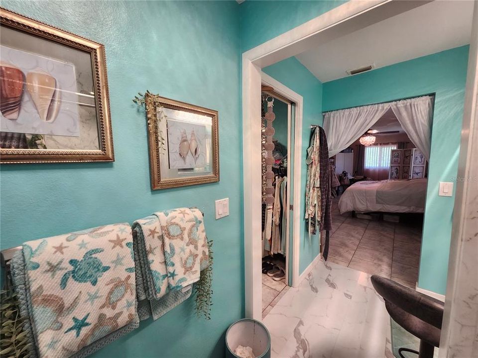 For Sale: $399,900 (3 beds, 2 baths, 1702 Square Feet)