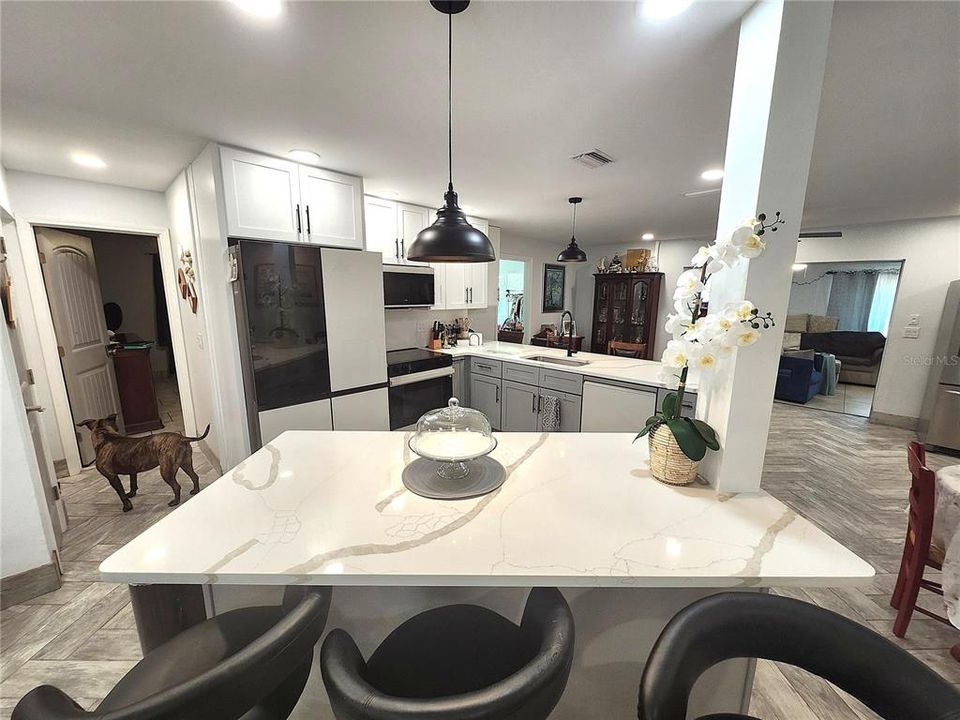 For Sale: $399,900 (3 beds, 2 baths, 1702 Square Feet)