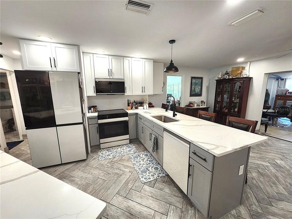 For Sale: $399,900 (3 beds, 2 baths, 1702 Square Feet)