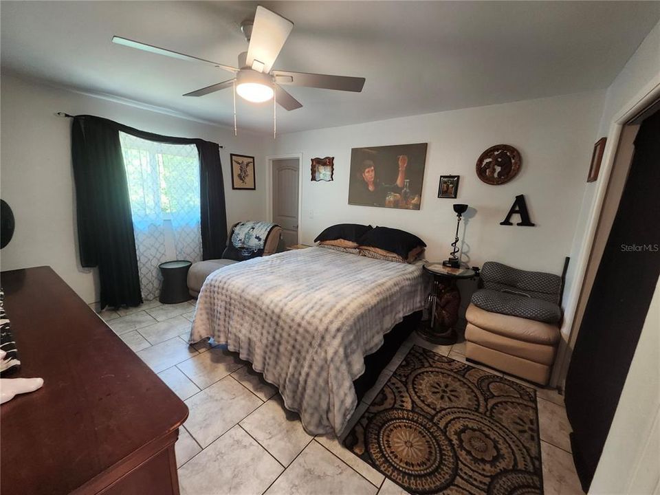 For Sale: $399,900 (3 beds, 2 baths, 1702 Square Feet)