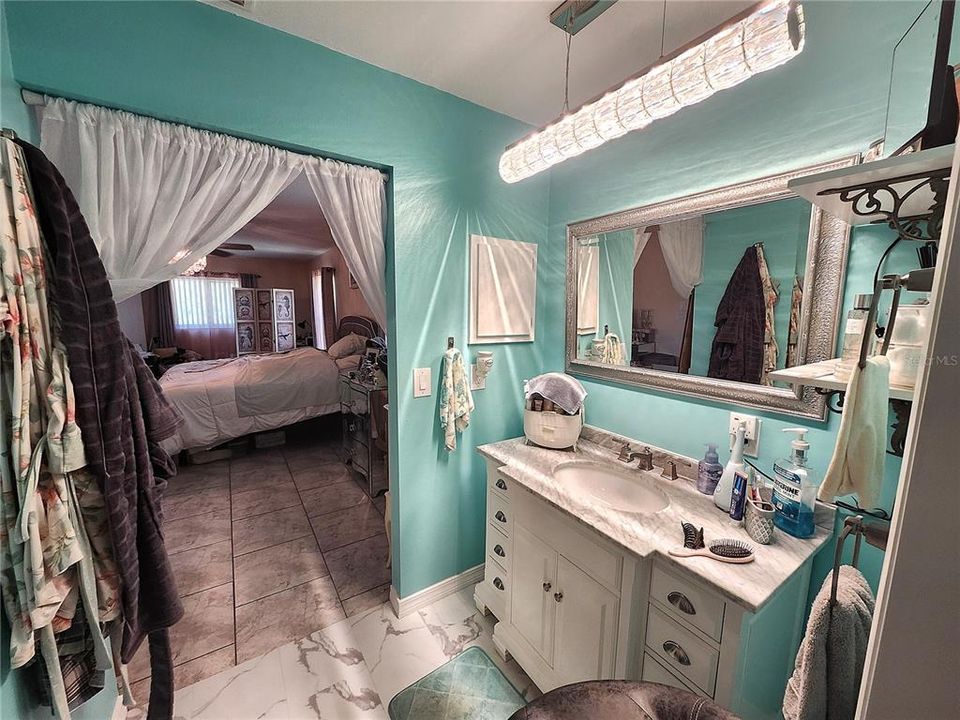 For Sale: $399,900 (3 beds, 2 baths, 1702 Square Feet)