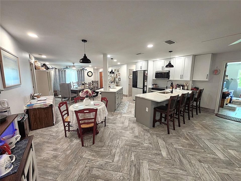 For Sale: $399,900 (3 beds, 2 baths, 1702 Square Feet)
