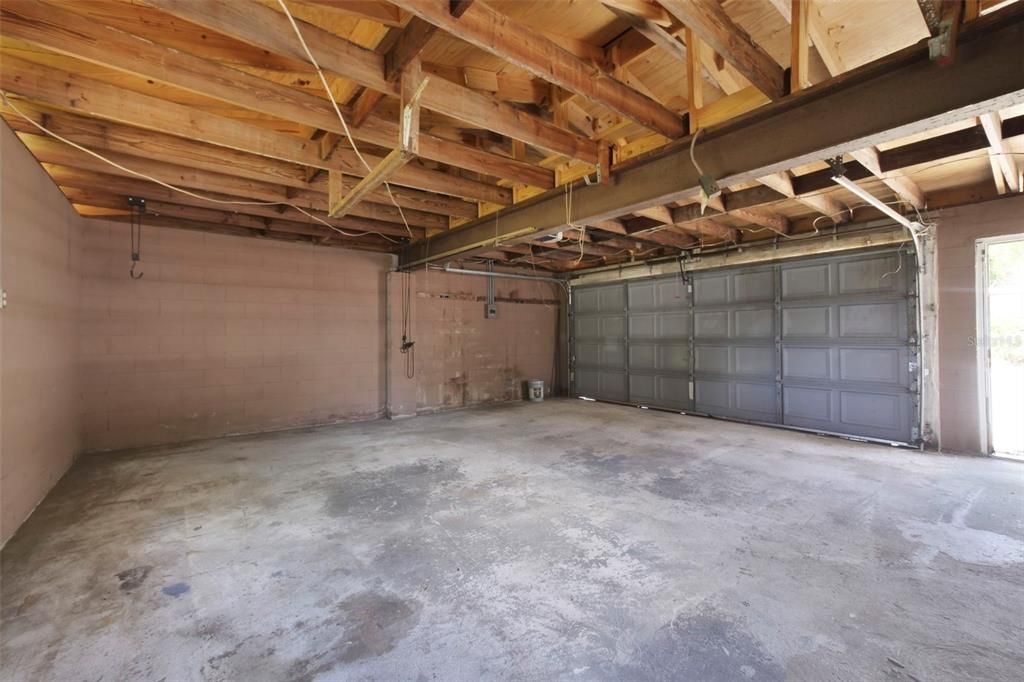 For Sale: $215,000 (4 beds, 2 baths, 1424 Square Feet)