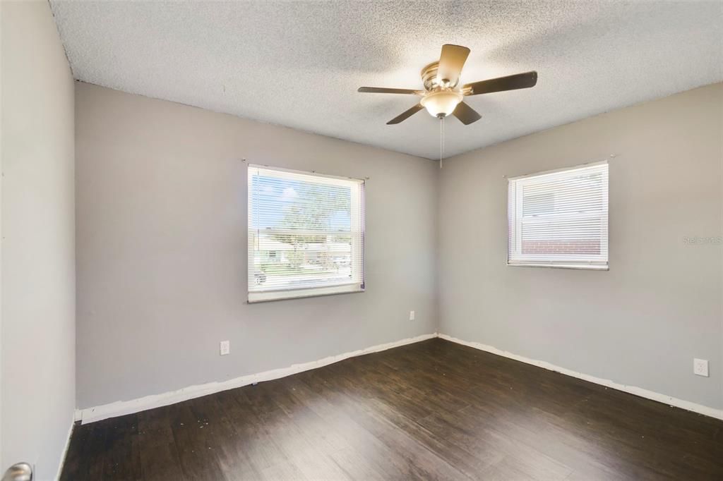 For Sale: $215,000 (4 beds, 2 baths, 1424 Square Feet)