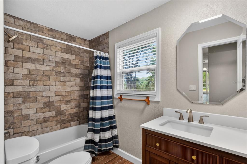 For Sale: $360,000 (1 beds, 1 baths, 640 Square Feet)