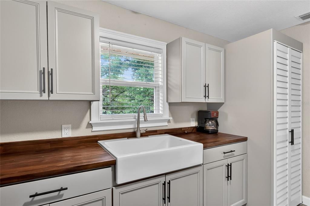 For Sale: $360,000 (1 beds, 1 baths, 640 Square Feet)