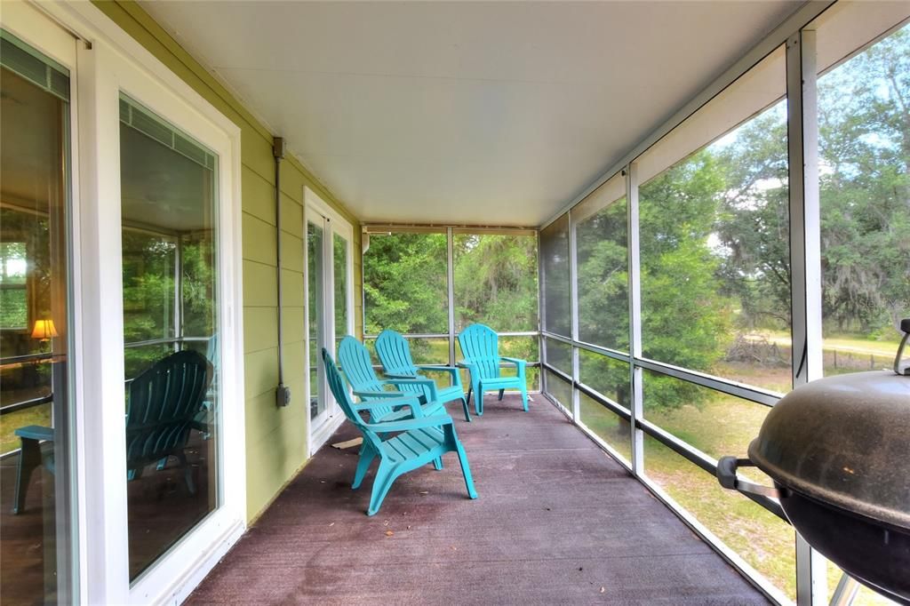 For Sale: $360,000 (1 beds, 1 baths, 640 Square Feet)