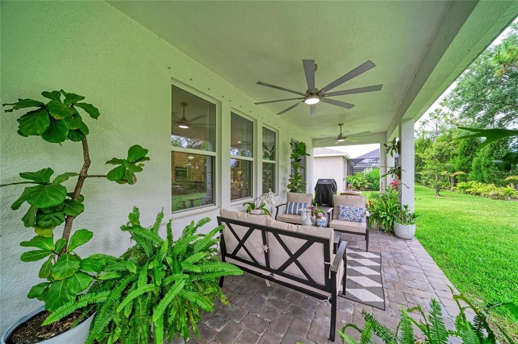 For Sale: $569,000 (4 beds, 2 baths, 2319 Square Feet)