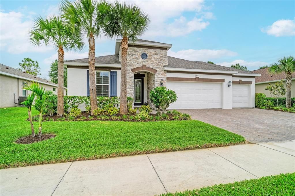 For Sale: $569,000 (4 beds, 2 baths, 2319 Square Feet)