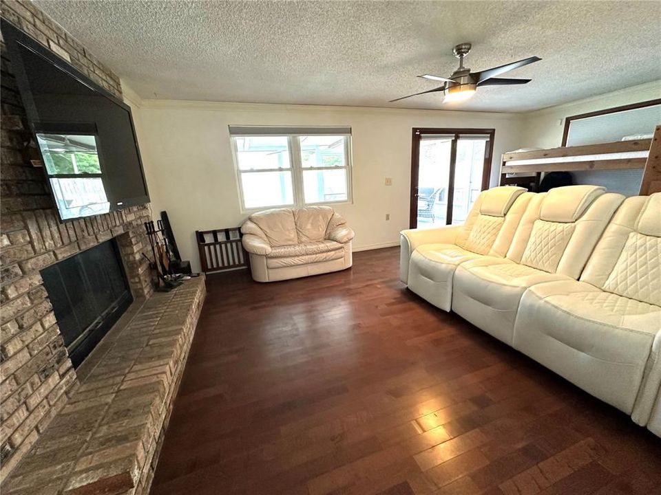 En Venta: $389,500 (3 camas, 2 baños, 1667 Pies cuadrados)