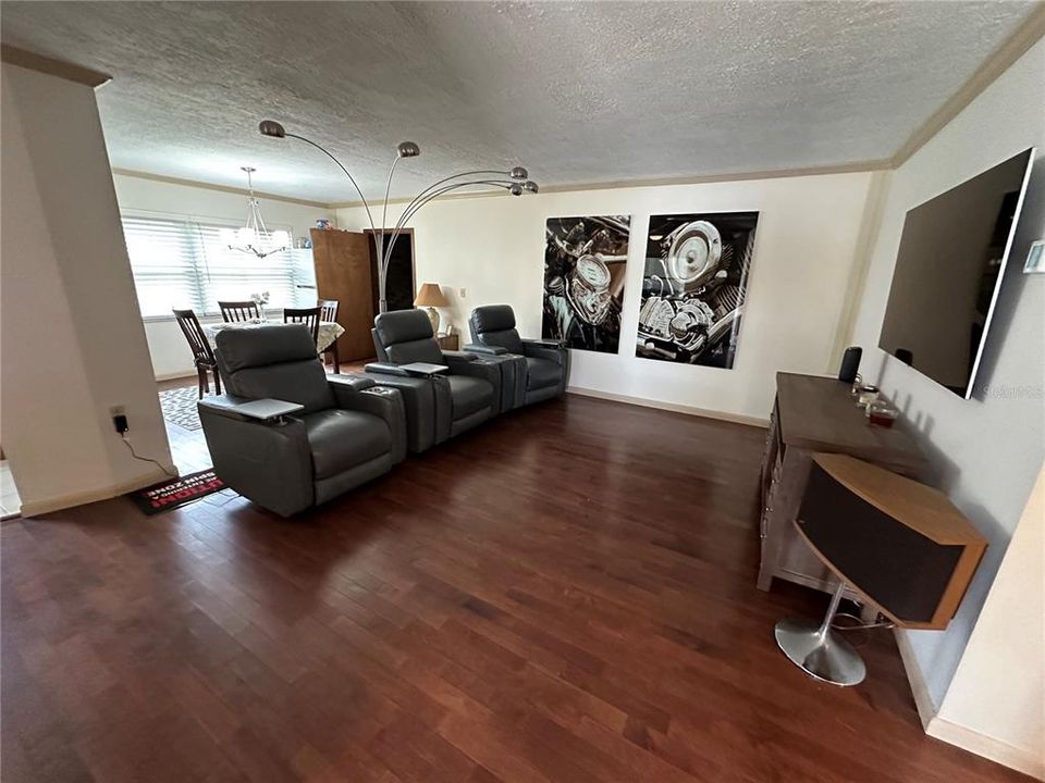 En Venta: $389,500 (3 camas, 2 baños, 1667 Pies cuadrados)