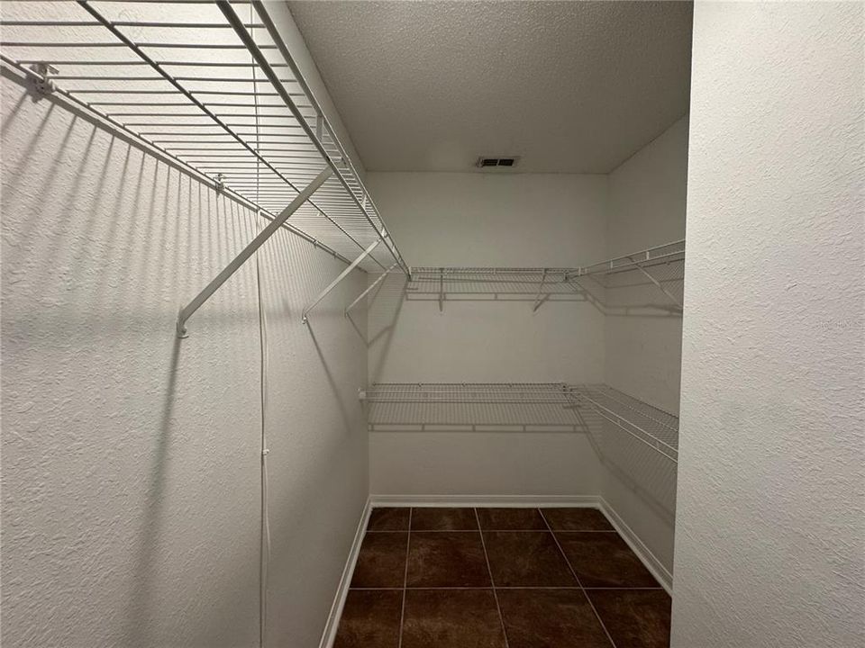 Active With Contract: $234,900 (3 beds, 2 baths, 1240 Square Feet)